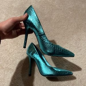 Fergie metallic blue pumps heels